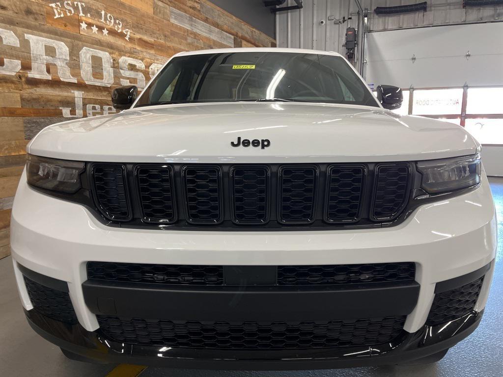new 2025 Jeep Grand Cherokee L car, priced at $43,000