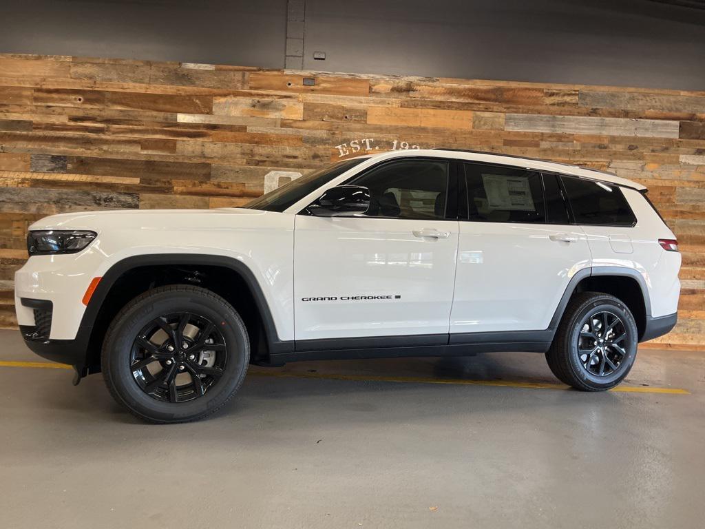 new 2025 Jeep Grand Cherokee L car, priced at $43,000