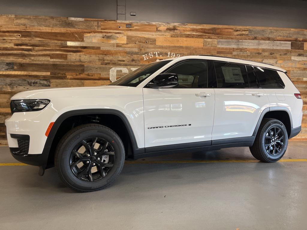 new 2025 Jeep Grand Cherokee L car, priced at $43,000