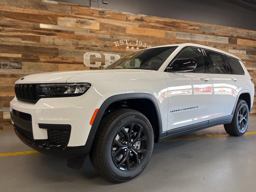 new 2025 Jeep Grand Cherokee L car, priced at $43,000
