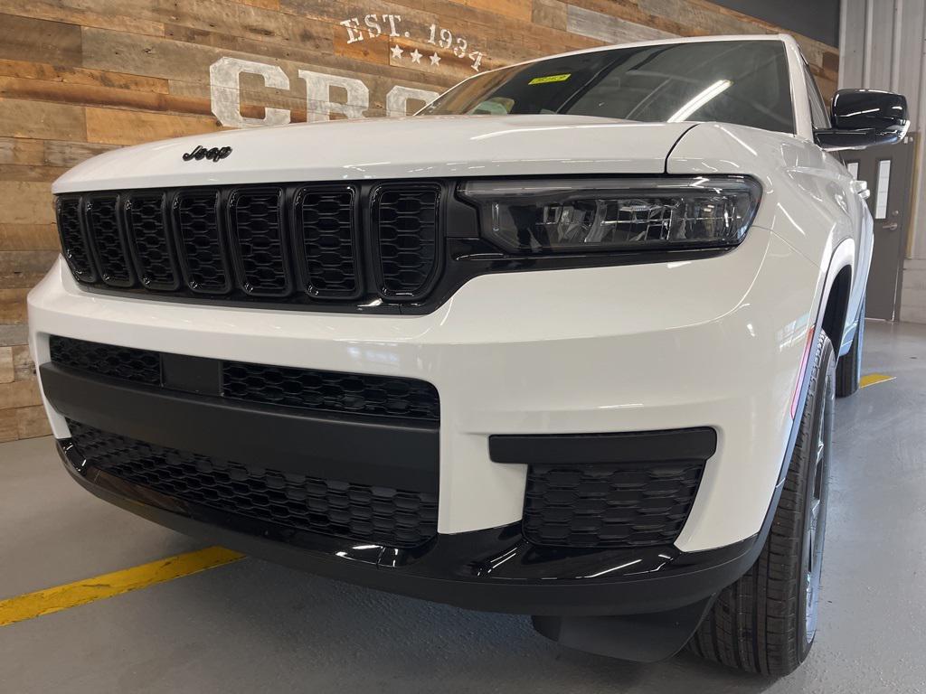 new 2025 Jeep Grand Cherokee L car, priced at $43,000