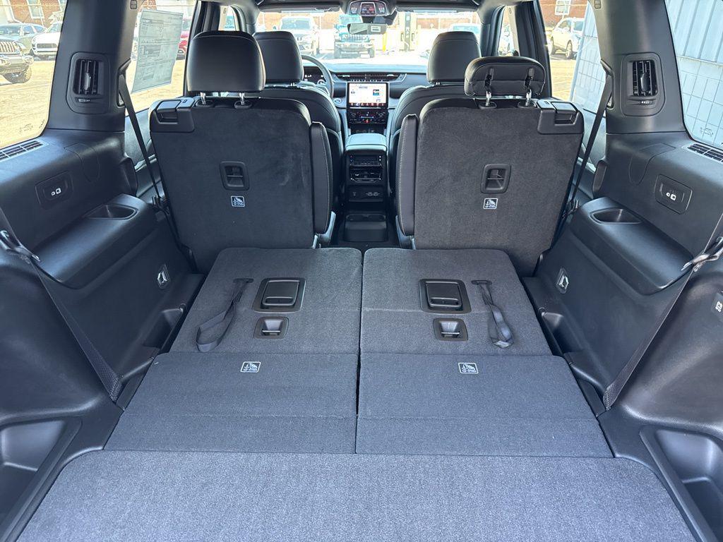 new 2025 Jeep Grand Cherokee L car, priced at $45,177