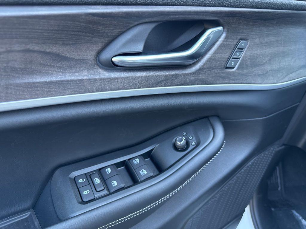 new 2025 Jeep Grand Cherokee L car, priced at $45,177