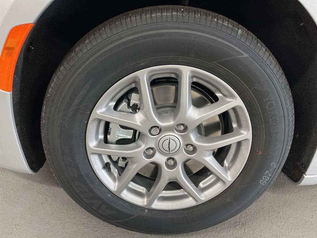 new 2026 Chrysler Pacifica car, priced at $40,000