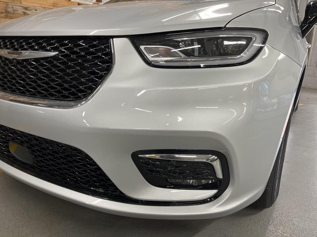 new 2026 Chrysler Pacifica car, priced at $40,000