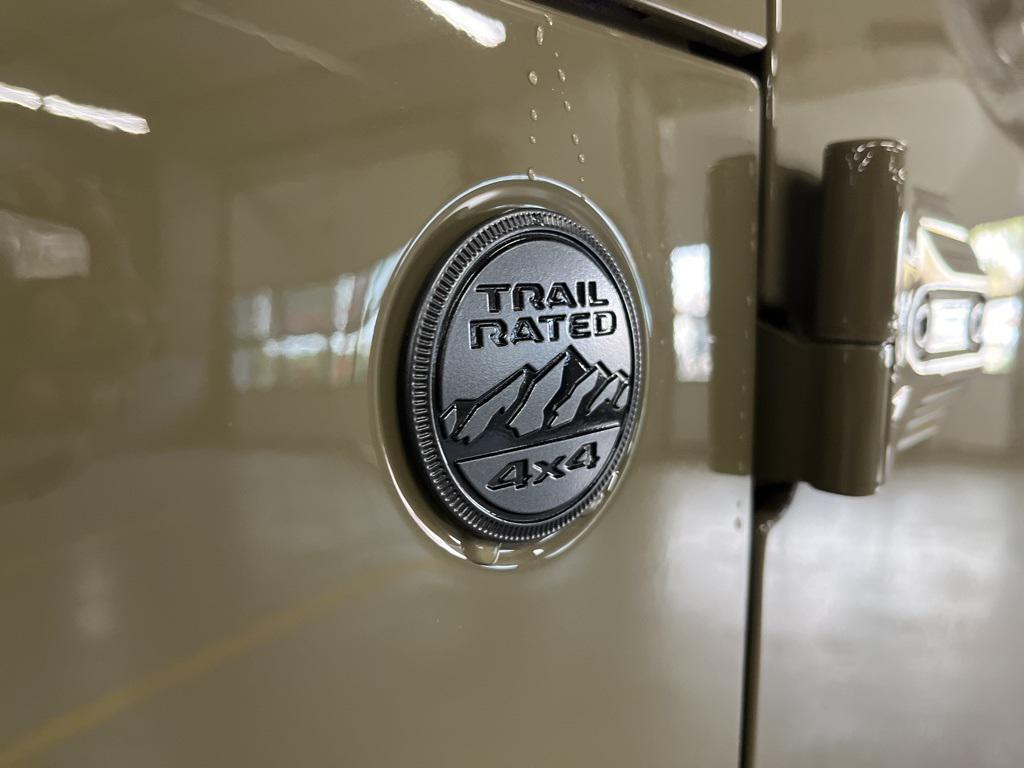 new 2026 Jeep Gladiator car, priced at $40,000