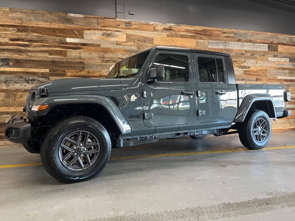 new 2026 Jeep Gladiator car, priced at $45,075