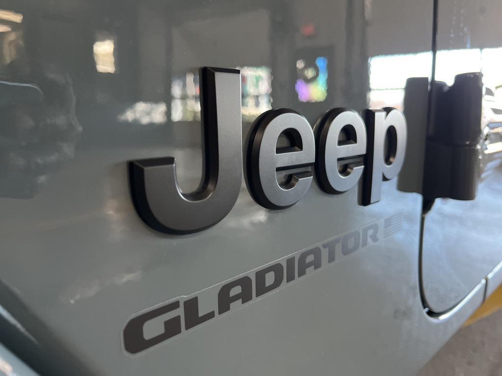 new 2026 Jeep Gladiator car, priced at $45,075
