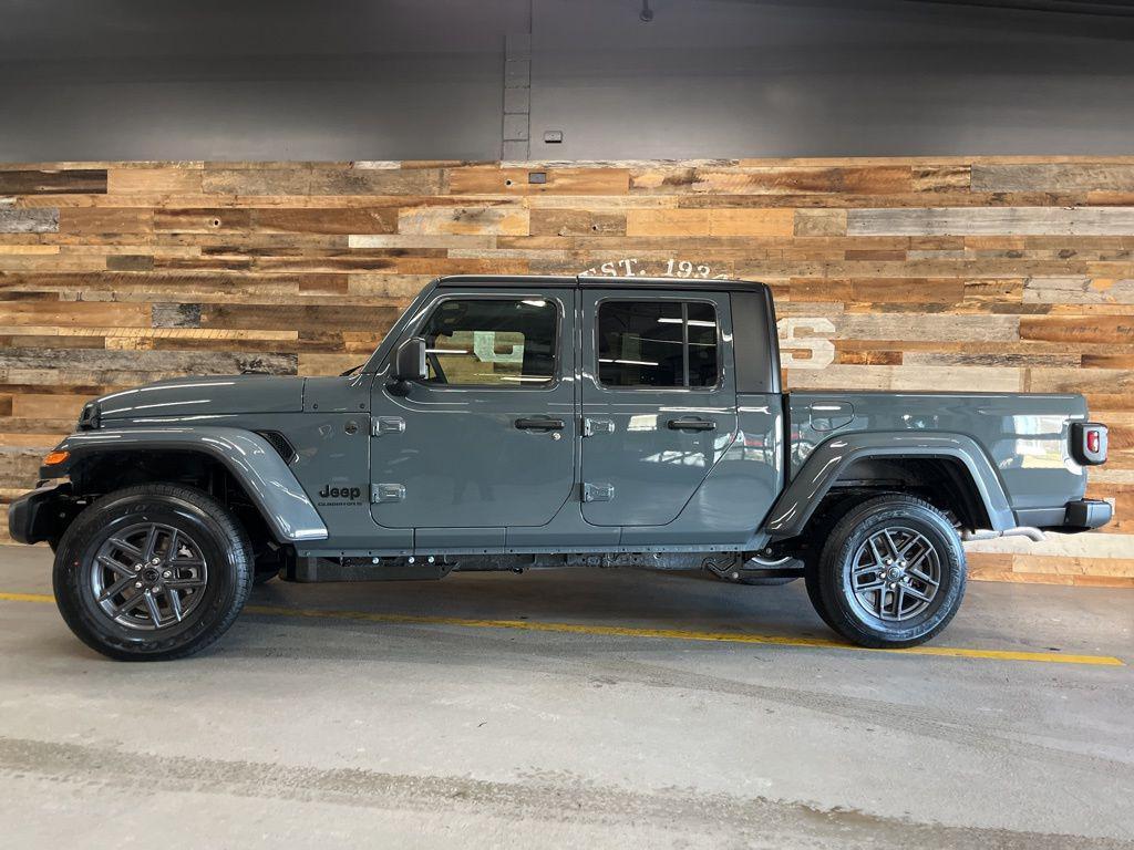 new 2026 Jeep Gladiator car, priced at $41,931