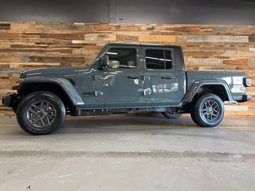 new 2026 Jeep Gladiator car, priced at $45,075