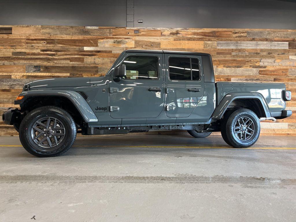 new 2026 Jeep Gladiator car, priced at $41,931