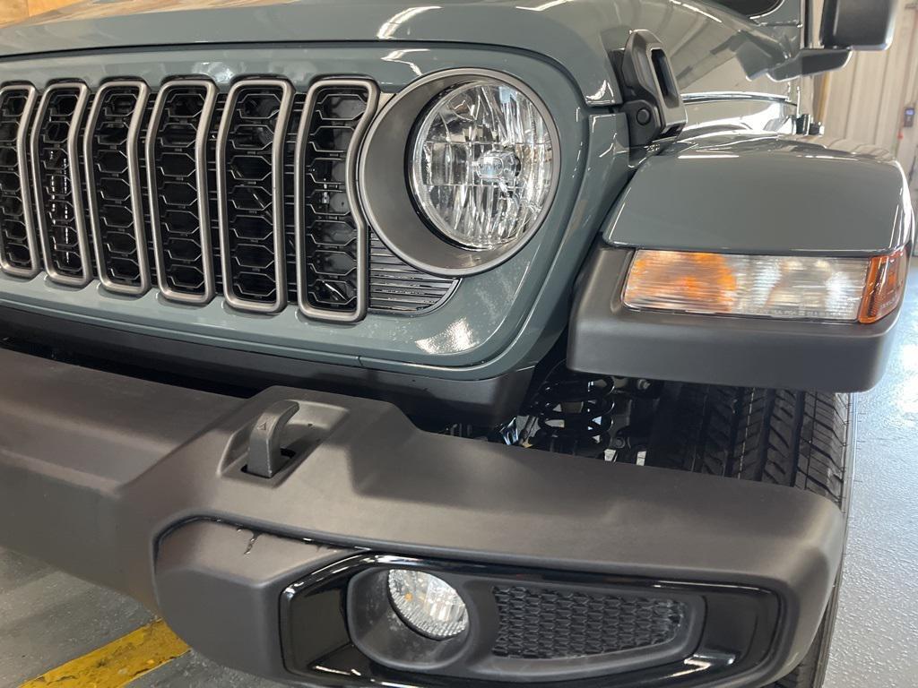 new 2026 Jeep Gladiator car, priced at $45,075