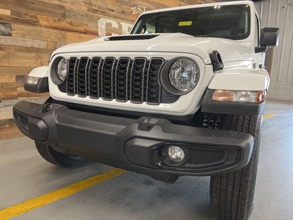 new 2026 Jeep Gladiator car, priced at $43,724