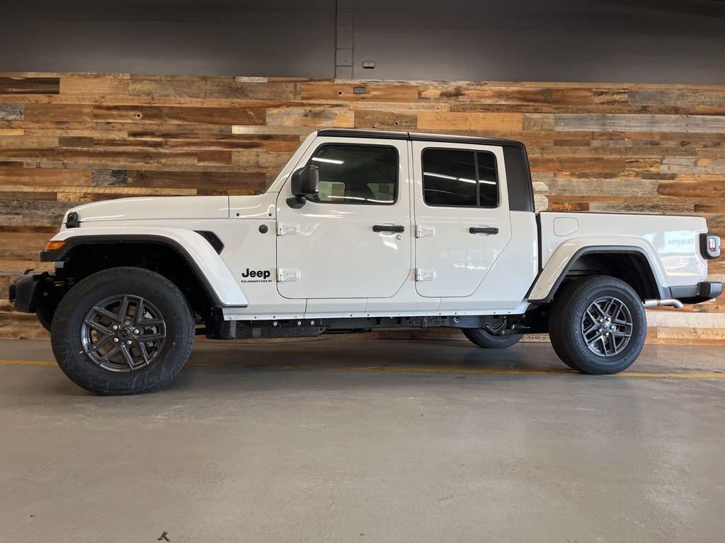 new 2026 Jeep Gladiator car, priced at $43,724