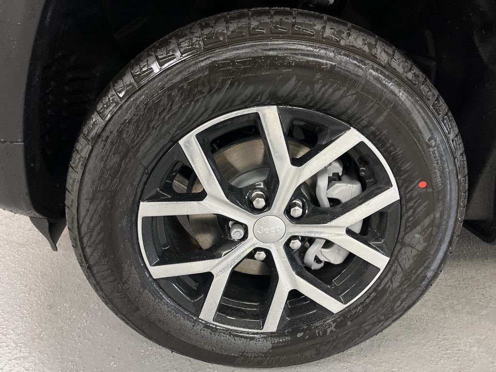 new 2025 Jeep Grand Cherokee car, priced at $40,556