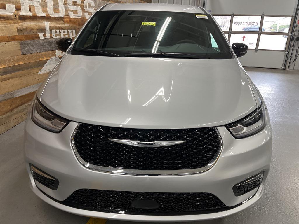 new 2026 Chrysler Pacifica car, priced at $44,842