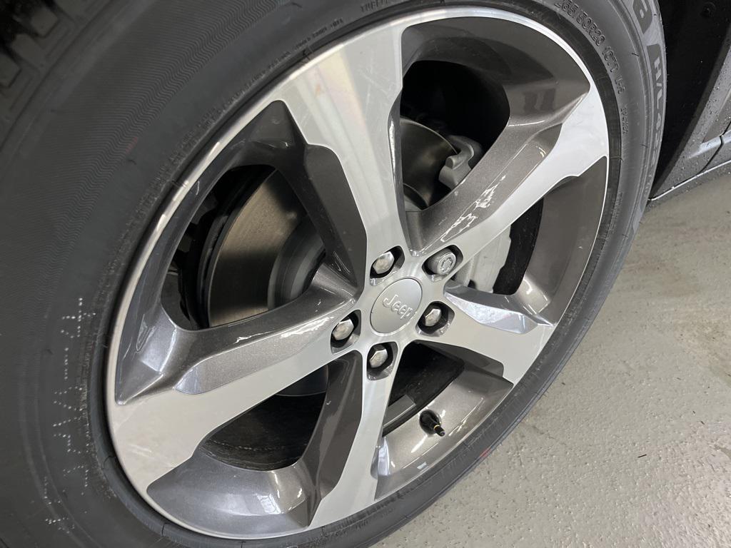 new 2025 Jeep Grand Cherokee car, priced at $41,895