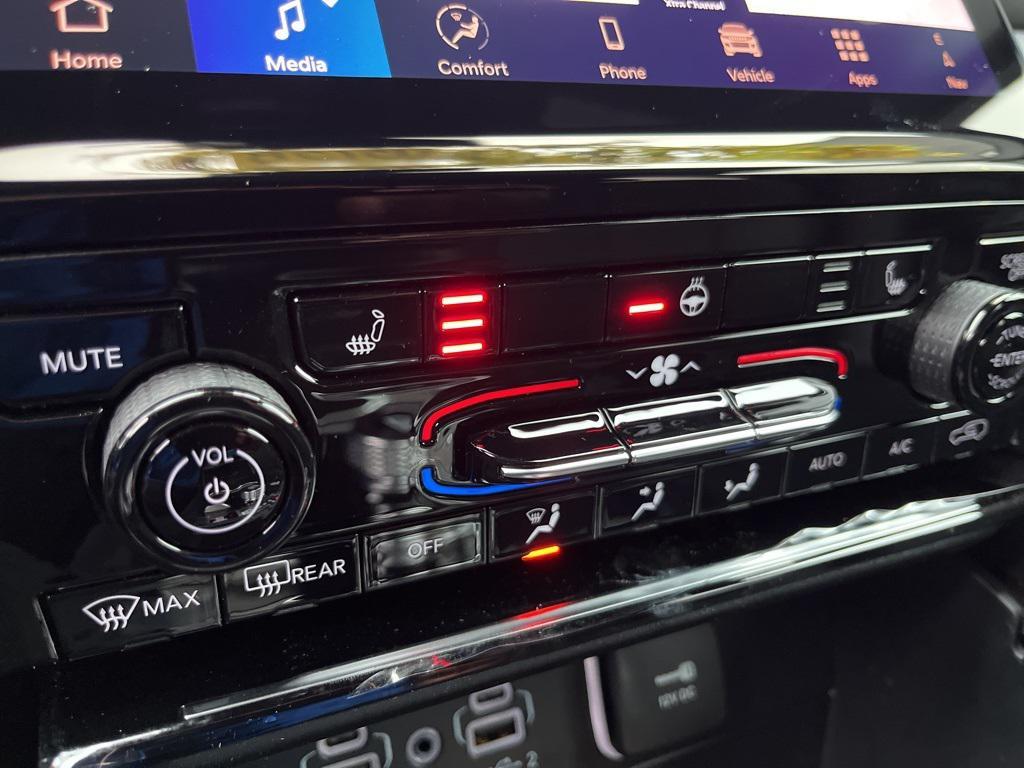 new 2025 Jeep Grand Cherokee car, priced at $41,895