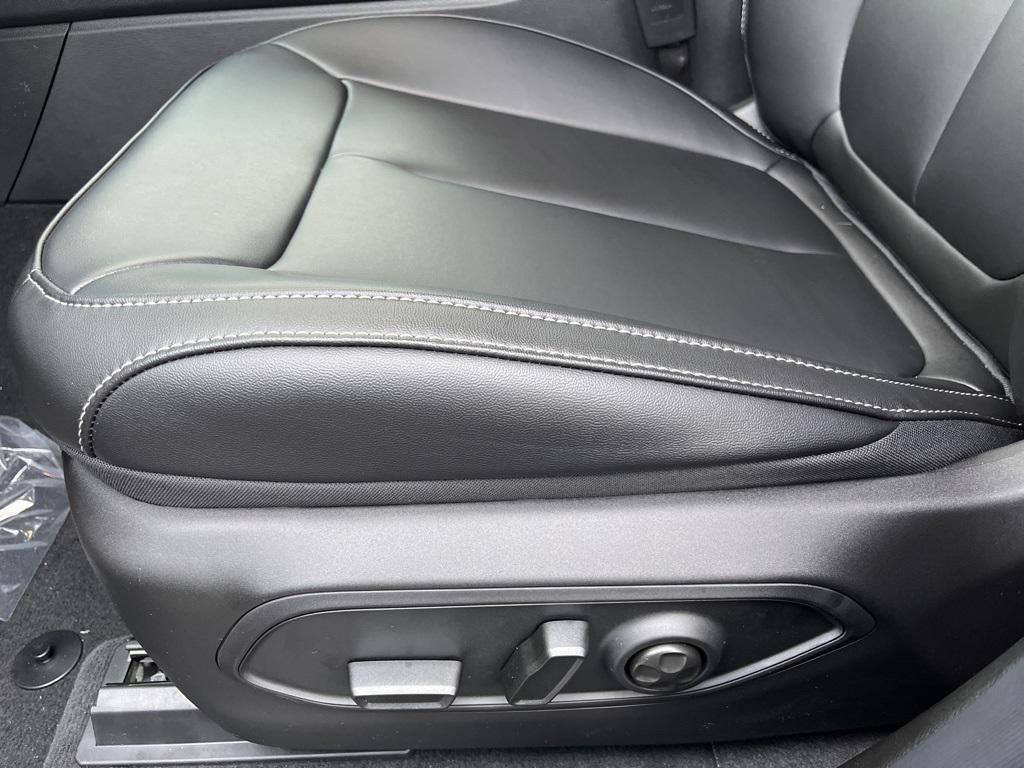 new 2025 Jeep Grand Cherokee car, priced at $41,895