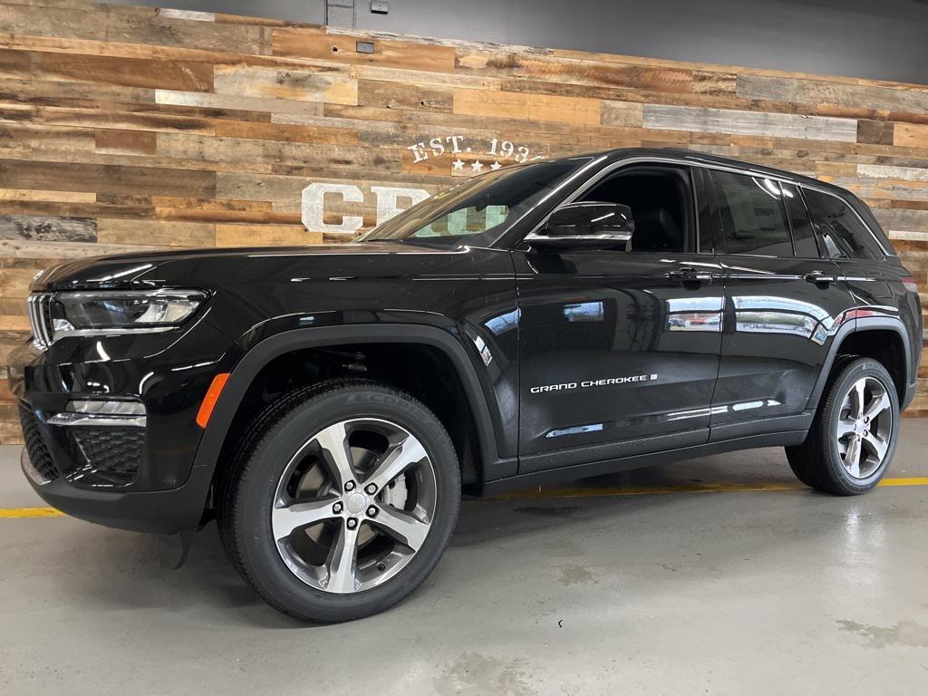 new 2025 Jeep Grand Cherokee car, priced at $41,895