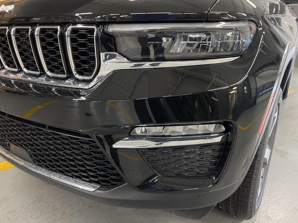 new 2025 Jeep Grand Cherokee car, priced at $41,895