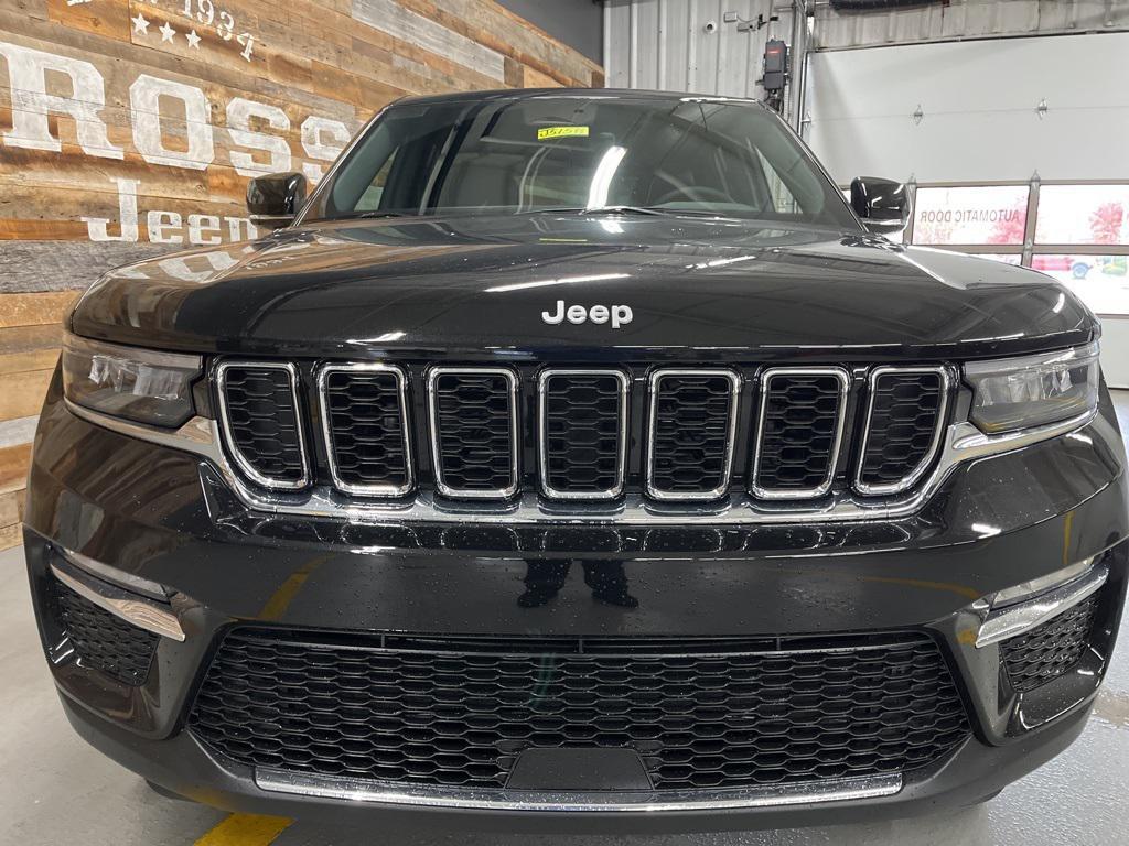 new 2025 Jeep Grand Cherokee car, priced at $41,895