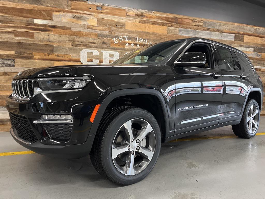new 2025 Jeep Grand Cherokee car, priced at $41,895