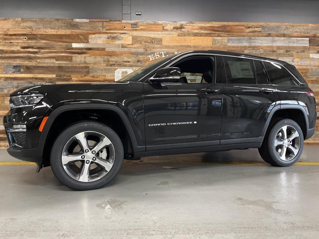 new 2025 Jeep Grand Cherokee car, priced at $41,895
