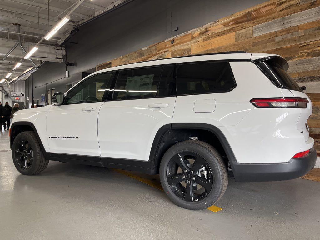 new 2025 Jeep Grand Cherokee L car, priced at $45,000