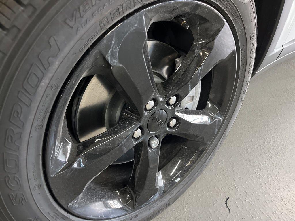 new 2025 Jeep Grand Cherokee L car, priced at $45,000