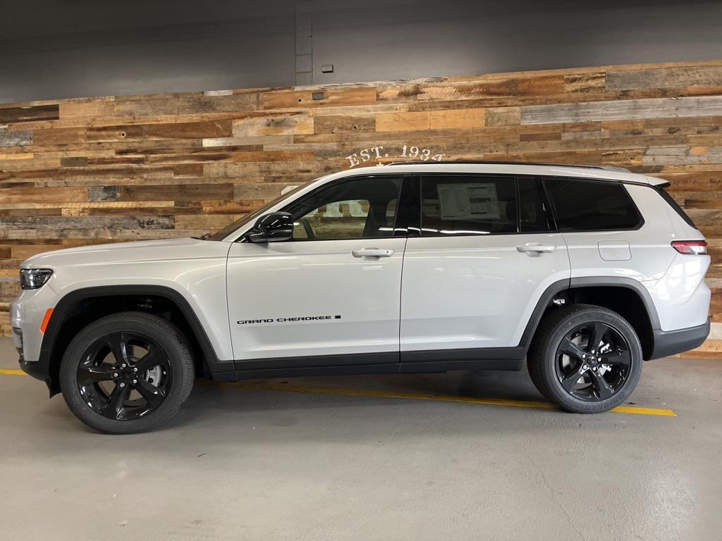new 2025 Jeep Grand Cherokee L car, priced at $44,000