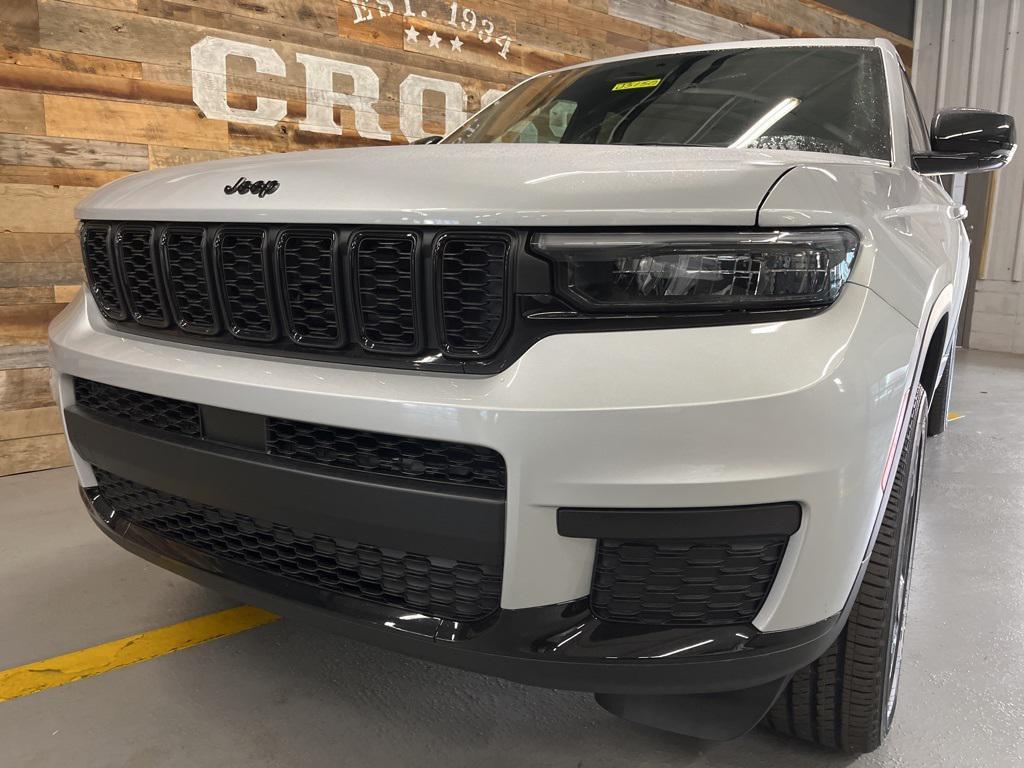 new 2025 Jeep Grand Cherokee L car, priced at $44,000
