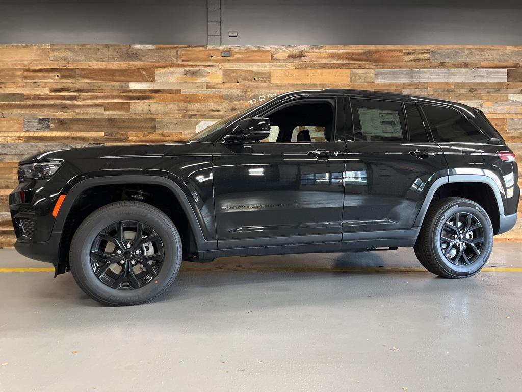 new 2025 Jeep Grand Cherokee car, priced at $37,250