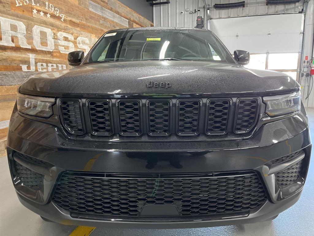 new 2025 Jeep Grand Cherokee car, priced at $37,250
