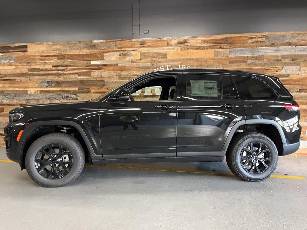 new 2025 Jeep Grand Cherokee car, priced at $37,250
