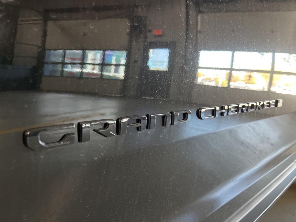 new 2025 Jeep Grand Cherokee car, priced at $37,250