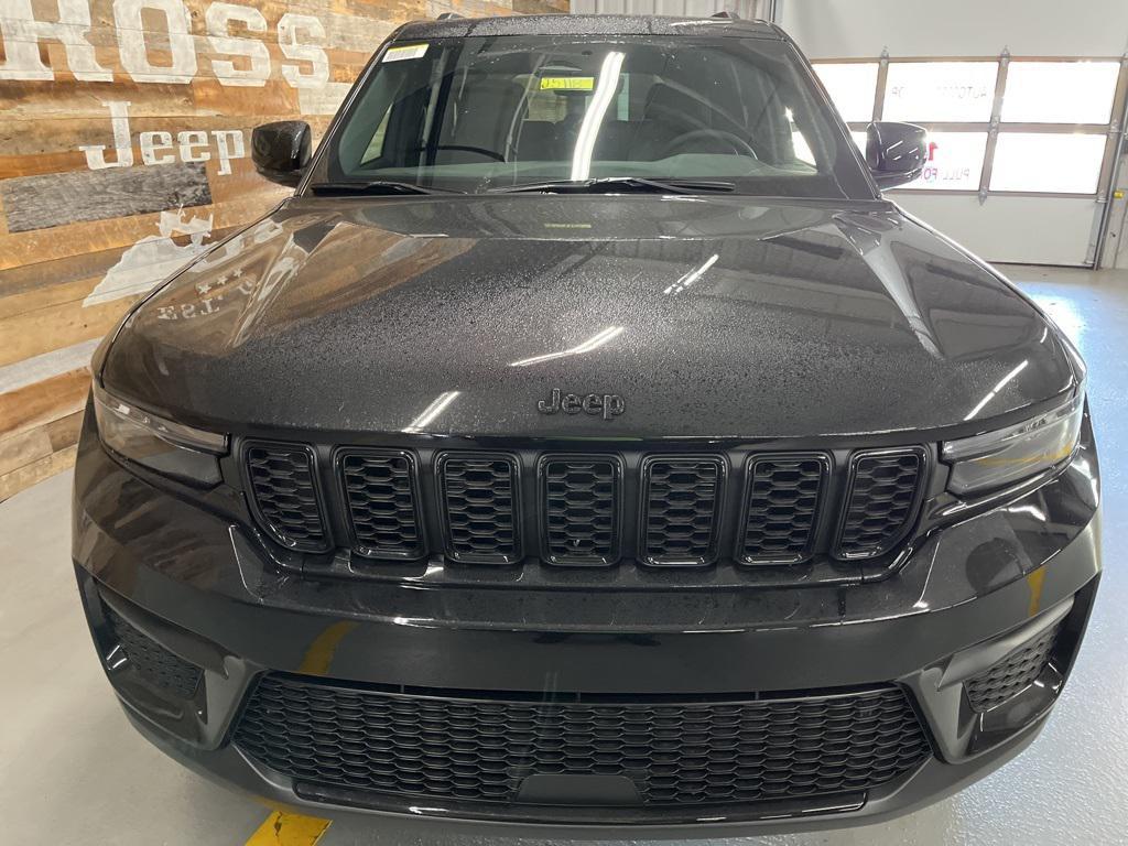 new 2025 Jeep Grand Cherokee car, priced at $37,250