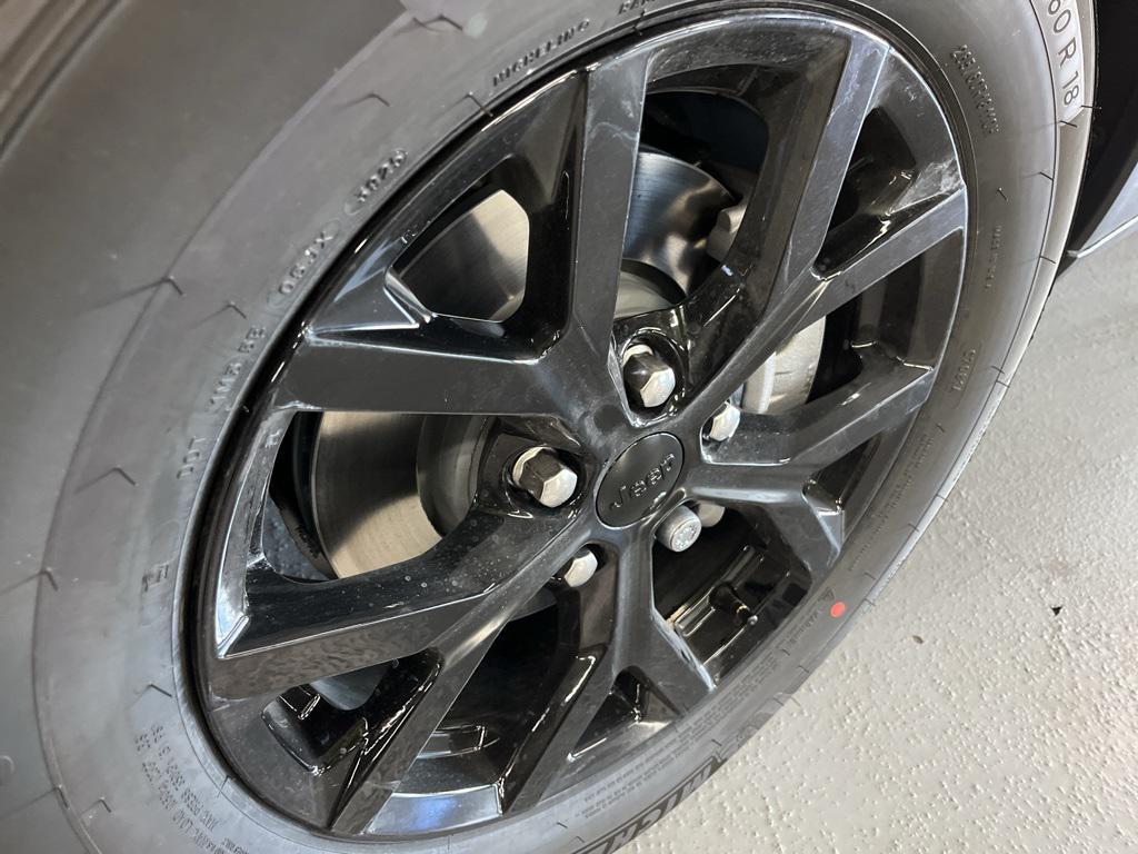 new 2025 Jeep Grand Cherokee car, priced at $37,250