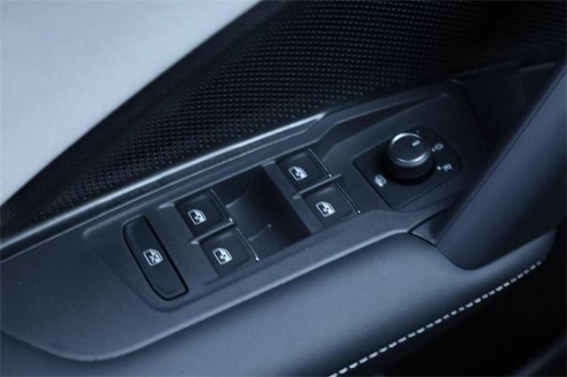 new 2025 Volkswagen Tiguan car, priced at $31,520