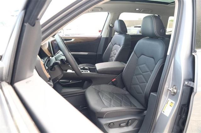 new 2026 Volkswagen Atlas car, priced at $45,108