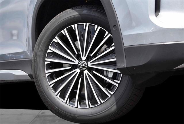 new 2025 Volkswagen Tiguan car, priced at $26,975