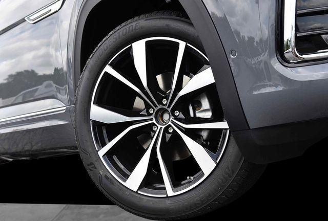 new 2026 Volkswagen Atlas Cross Sport car, priced at $51,567