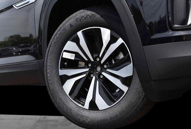 new 2026 Volkswagen Atlas Cross Sport car, priced at $38,388