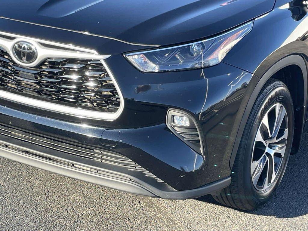 used 2023 Toyota Highlander car, priced at $31,562
