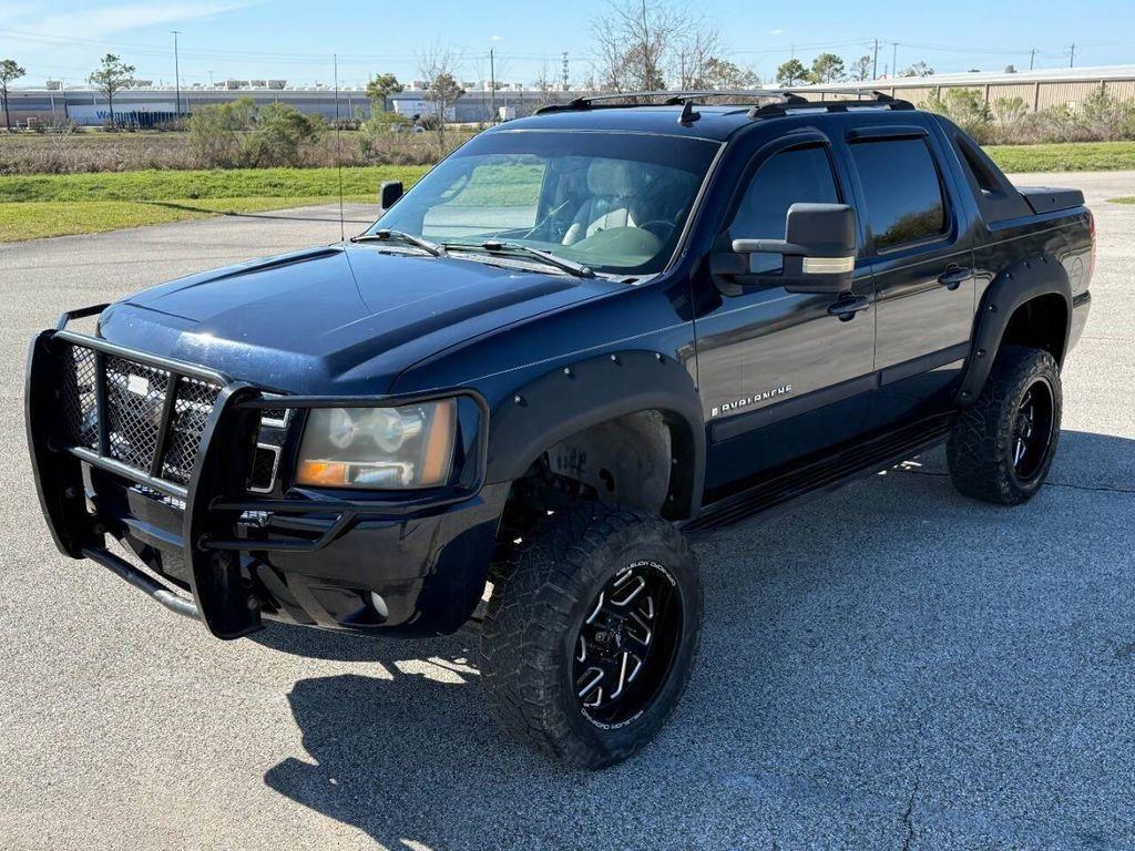 used 2007 Chevrolet Avalanche car, priced at $8,295