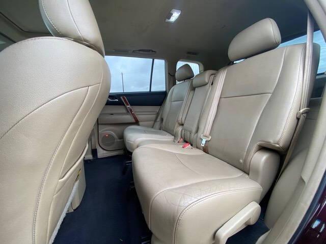 used 2013 Toyota Highlander car, priced at $10,995