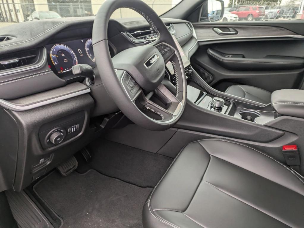 new 2025 Jeep Grand Cherokee car, priced at $43,870