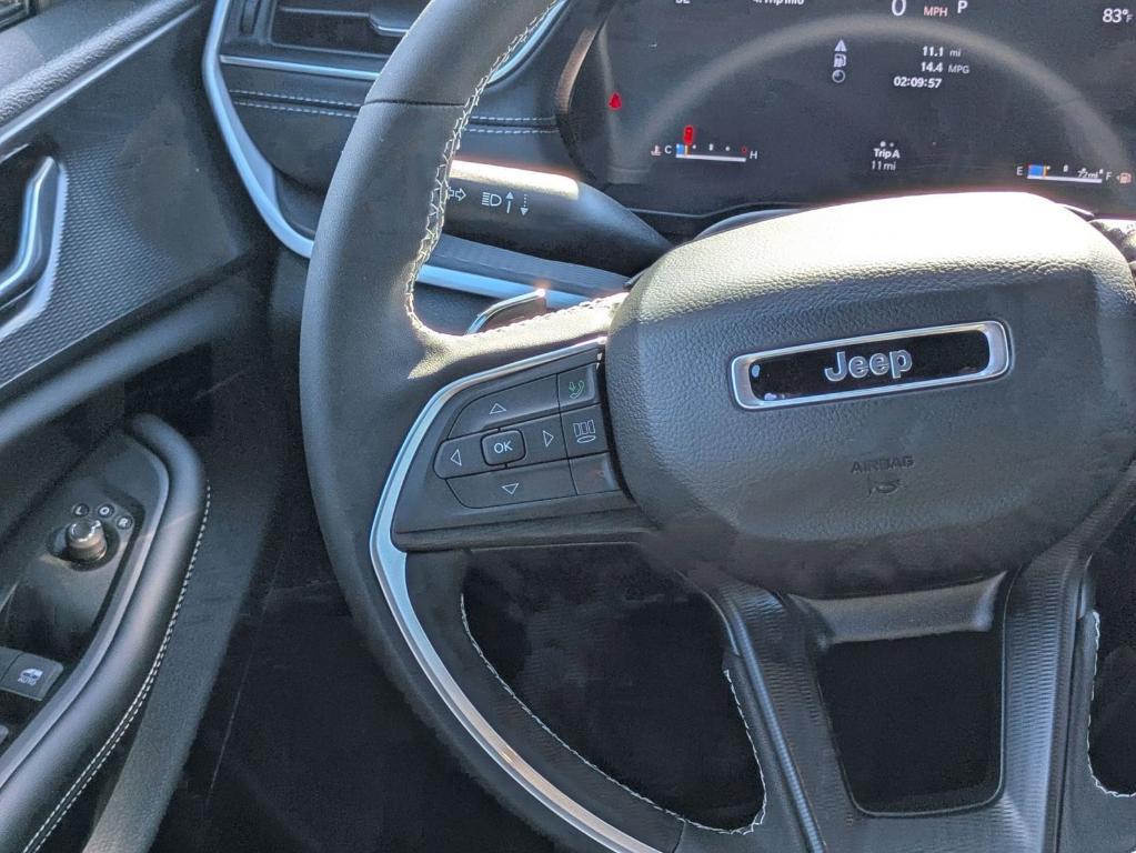 new 2025 Jeep Grand Cherokee car, priced at $34,135