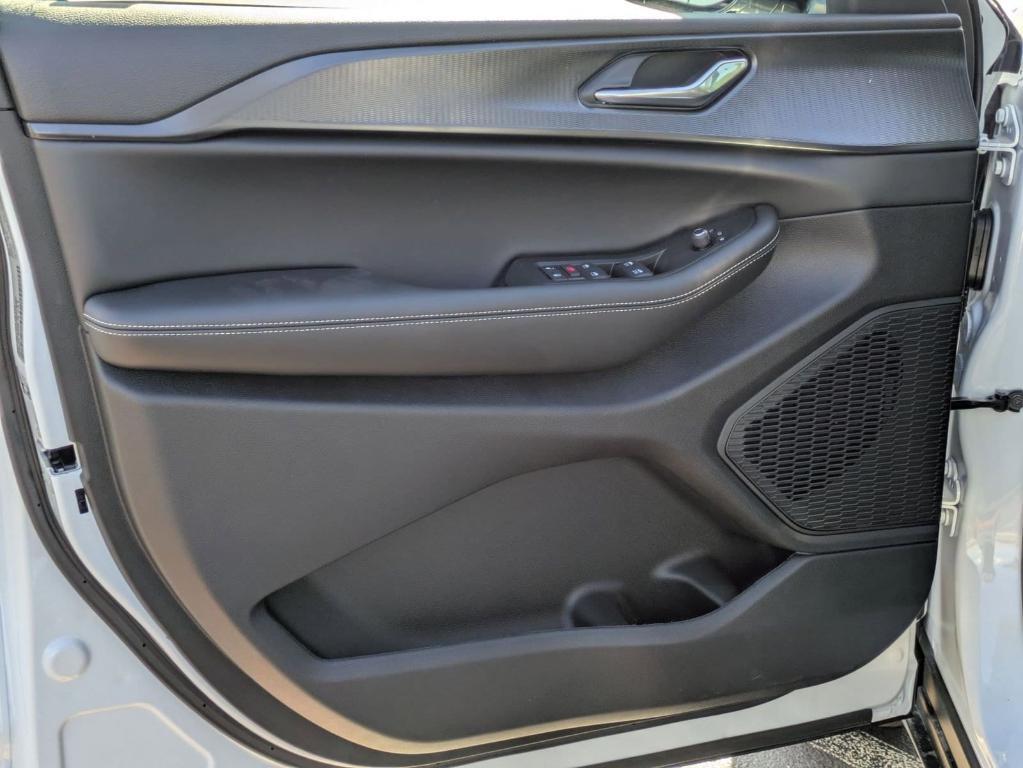 new 2025 Jeep Grand Cherokee car, priced at $34,135