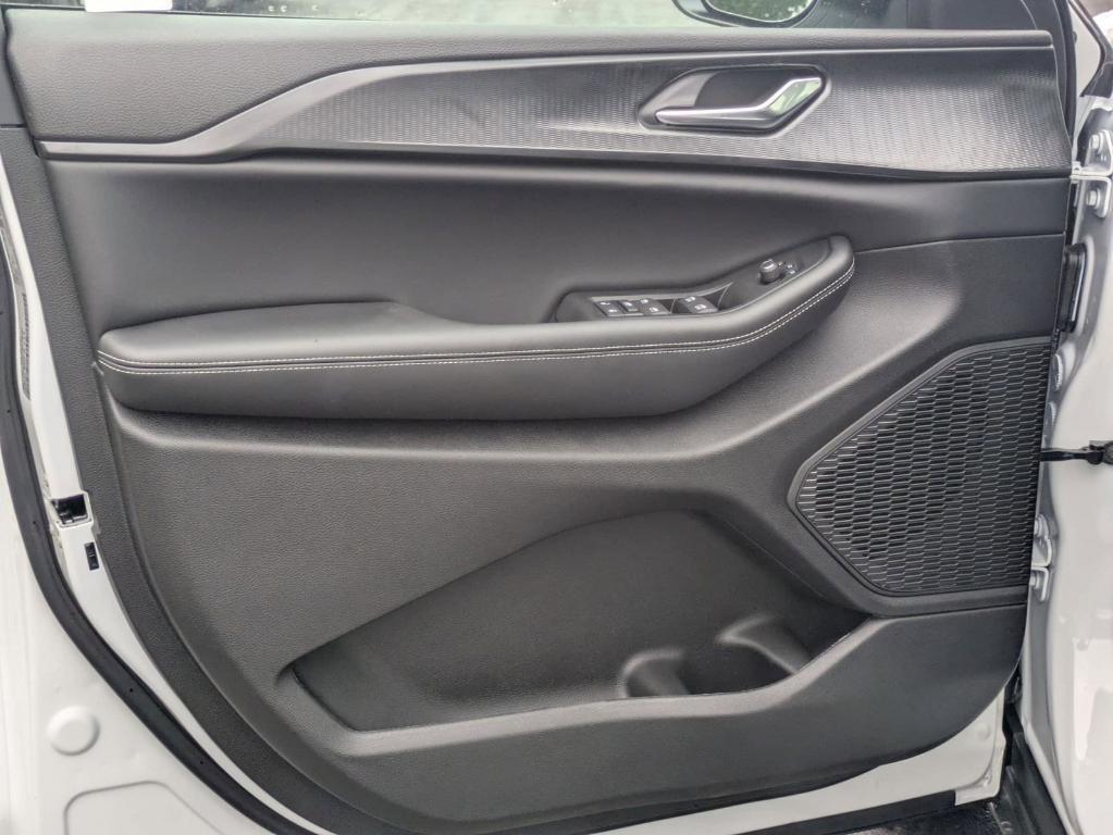 new 2025 Jeep Grand Cherokee car, priced at $30,575